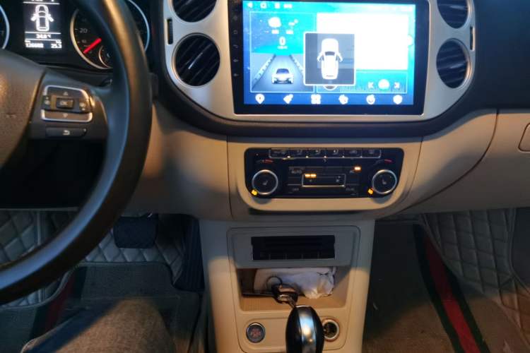 Used Volkswagen Tiguan 2012 1.8TSI Automatic All-Wheel Drive Elite Edition Audio And AC Panel