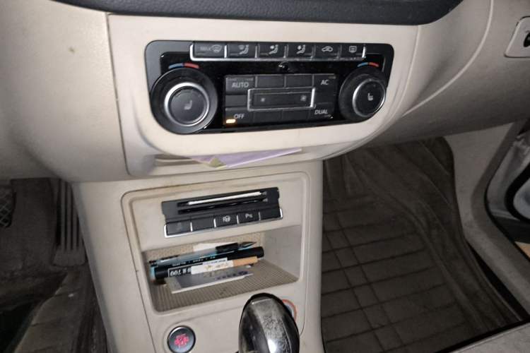 Used Volkswagen Tiguan 2012 2.0 TSI Automatic All-Wheel Drive Flagship Edition Audio And AC Panel