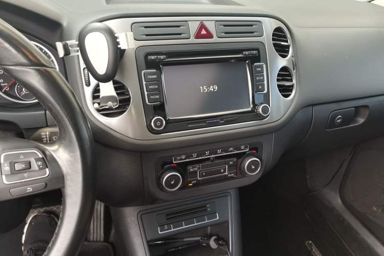 Used Volkswagen Tiguan 2012 2.0 TSI Automatic All-Wheel Drive Elite Edition Audio And AC Panel