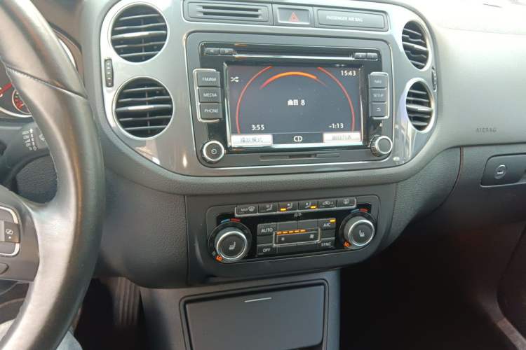 Used Volkswagen Tiguan 2012 2.0 TSI Comfort Edition Audio And AC Panel