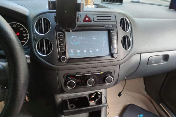Used Volkswagen Tiguan 2012 1.4TSI Manual Two-Wheel-Drive Urban Edition Audio And AC Panel
