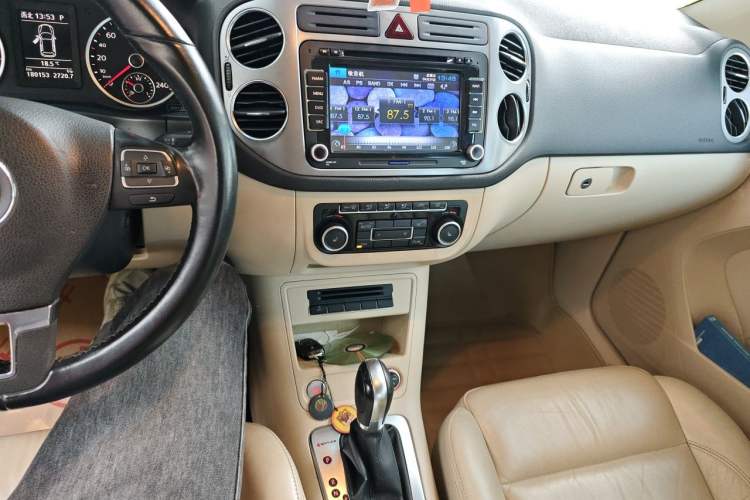 Used Volkswagen Tiguan 2012 2.0 TSI Automatic All-Wheel Drive Elite Edition Audio And AC Panel