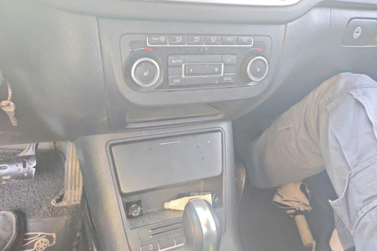 Used Volkswagen Tiguan 2012 1.8TSI Automatic Two-Wheel Drive Elite Edition Audio And AC Panel