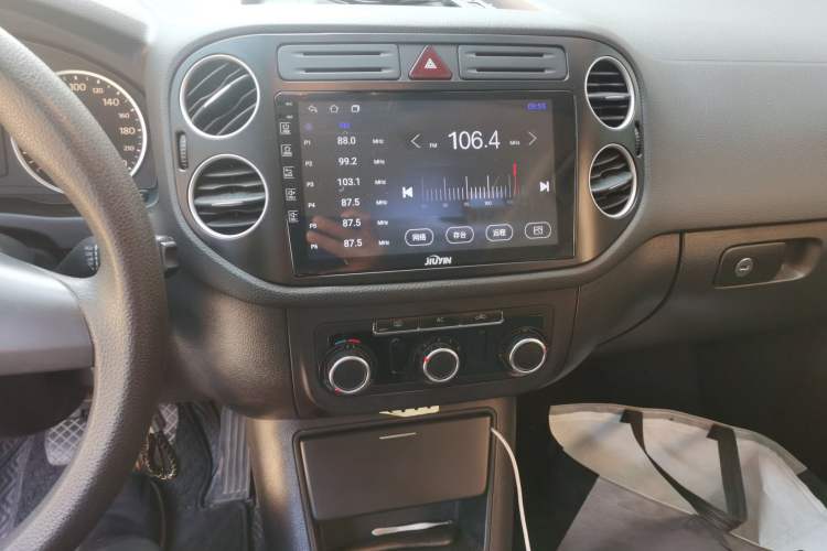 Used Volkswagen Tiguan 2012 1.4TSI Manual Two-Wheel-Drive Urban Edition Audio And AC Panel