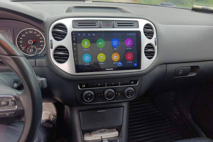 Used Volkswagen Tiguan 2012 1.8TSI Automatic Two-Wheel Drive Elite Edition Audio And AC Panel