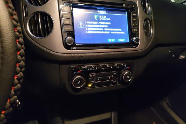 Used Volkswagen Tiguan 2012 1.8TSI Automatic All-Wheel Drive Elite Edition Audio And AC Panel
