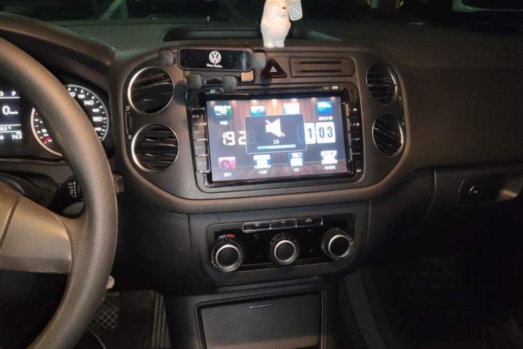 Used Volkswagen Tiguan 2012 1.8TSI Automatic Two-Wheel Drive Urban Edition Audio And AC Panel