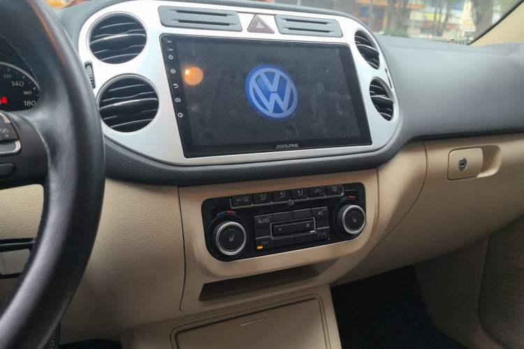 Used Volkswagen Tiguan 2012 1.8TSI Automatic All-Wheel Drive Elite Edition Audio And AC Panel
