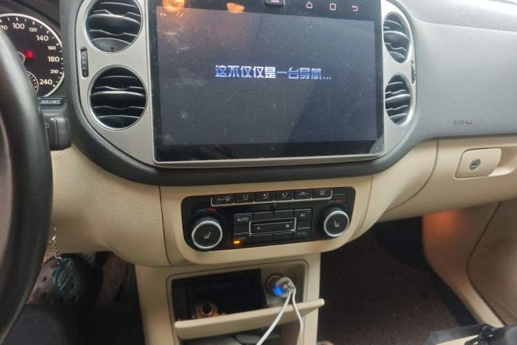 Used Volkswagen Tiguan 2012 2.0 TSI Comfort Edition Audio And AC Panel