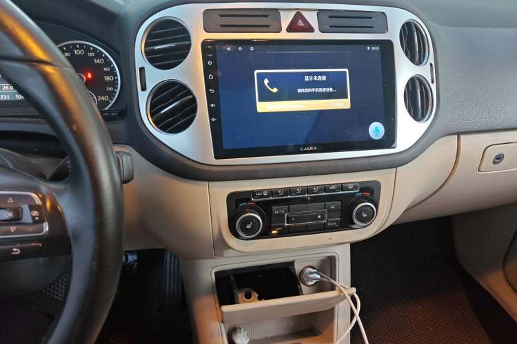 Used Volkswagen Tiguan 2012 1.8TSI Automatic All-Wheel Drive Elite Edition Audio And AC Panel