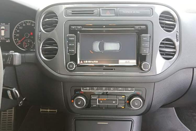 Used Volkswagen Tiguan 2012 2.0 TSI Comfort Edition Audio And AC Panel