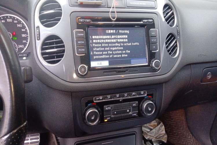 Used Volkswagen Tiguan 2012 2.0 TSI Comfort Edition Audio And AC Panel