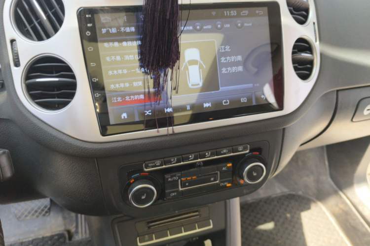 Used Volkswagen Tiguan 2012 1.8TSI Automatic All-Wheel Drive Elite Edition Audio And AC Panel