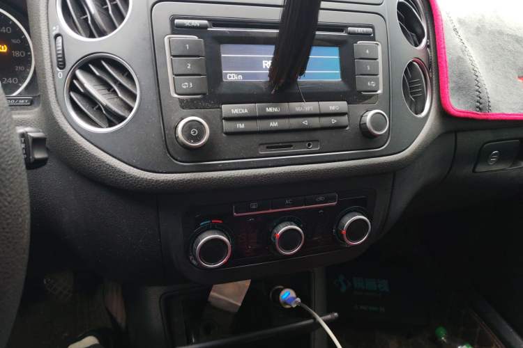 Used Volkswagen Tiguan 2012 1.4TSI Manual Two-Wheel-Drive Urban Edition Audio And AC Panel