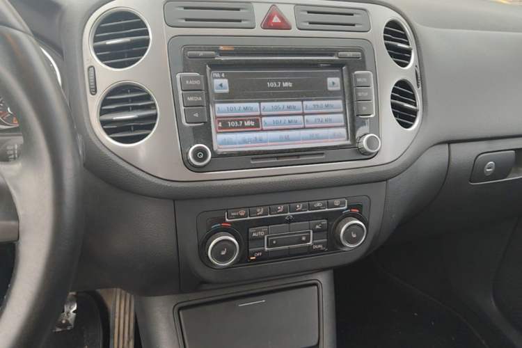 Used Volkswagen Tiguan 2012 1.8TSI Automatic All-Wheel Drive Elite Edition Audio And AC Panel