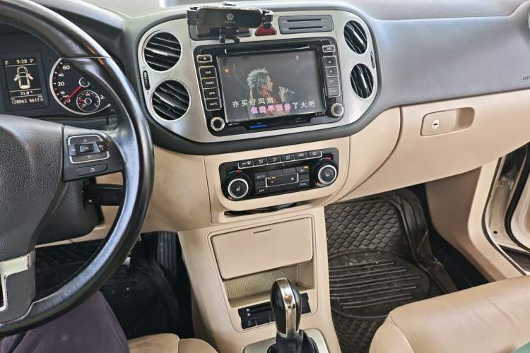 Used Volkswagen Tiguan 2012 1.8TSI Automatic Two-Wheel Drive Elite Edition Audio And AC Panel