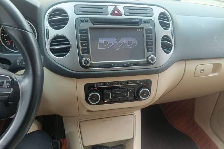 Used Volkswagen Tiguan 2012 1.8TSI Automatic All-Wheel Drive Elite Edition Audio And AC Panel