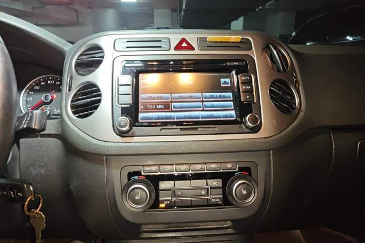 Used Volkswagen Tiguan 2012 1.8TSI Automatic All-Wheel Drive Elite Edition Audio And AC Panel