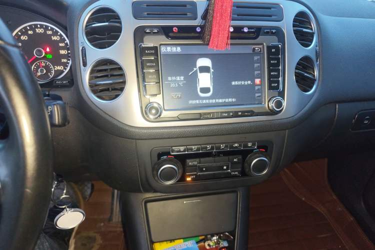 Used Volkswagen Tiguan 2012 1.8TSI Automatic Two-Wheel Drive Trend Edition Audio And AC Panel