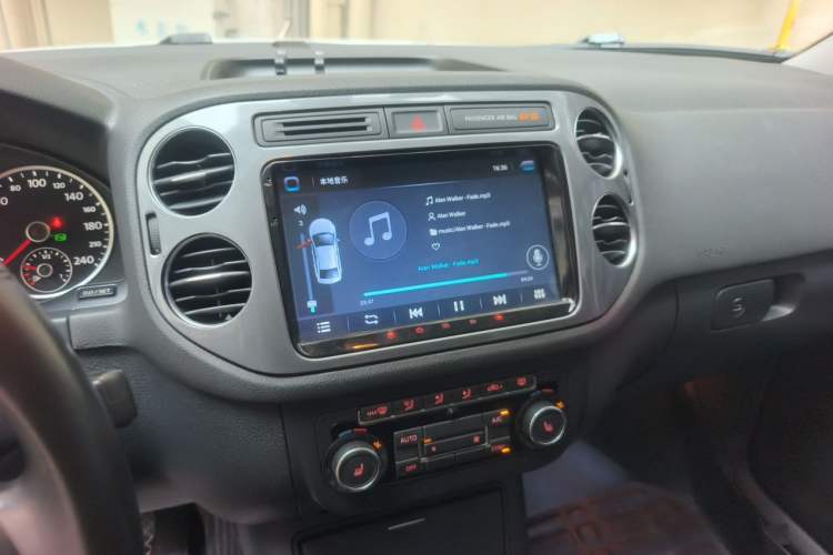 Used Volkswagen Tiguan 2012 2.0 TSI Comfort Edition Audio And AC Panel