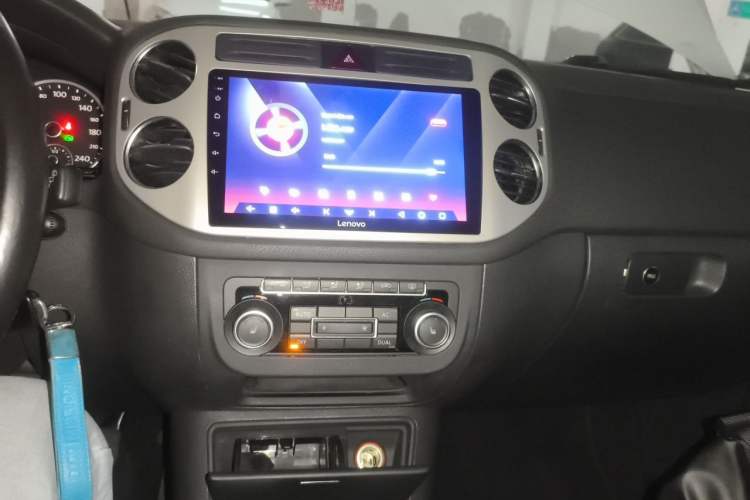 Used Volkswagen Tiguan 2012 1.8TSI Automatic Two-Wheel Drive Elite Edition Audio And AC Panel