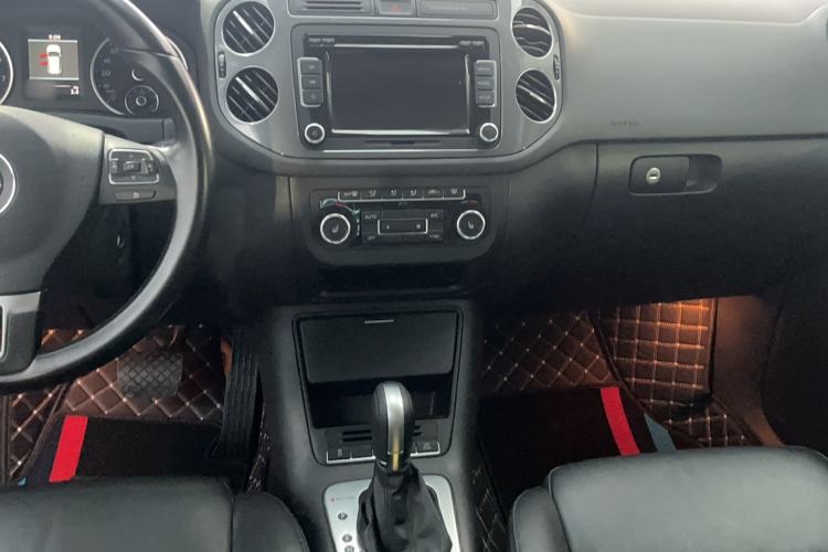 Used Volkswagen Tiguan 2012 2.0 TSI Comfort Edition Audio And AC Panel