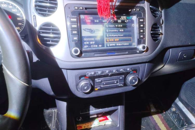 Used Volkswagen Tiguan 2012 1.8TSI Automatic All-Wheel Drive Elite Edition Audio And AC Panel