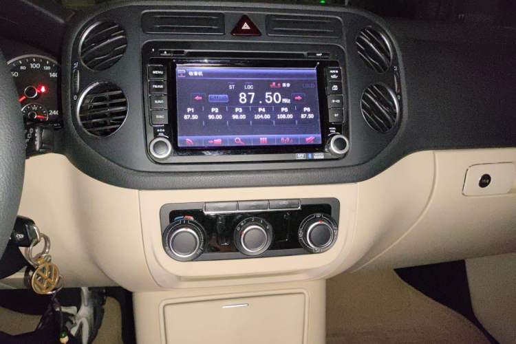 Used Volkswagen Tiguan 2012 1.8TSI Automatic Two-Wheel Drive Urban Edition Audio And AC Panel