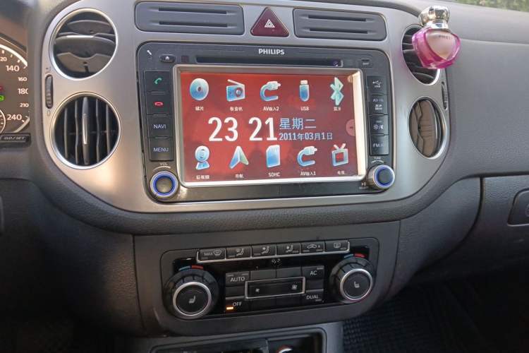 Used Volkswagen Tiguan 2012 1.8TSI Automatic Two-Wheel Drive Elite Edition Audio And AC Panel