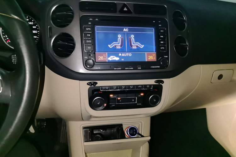 Used Volkswagen Tiguan 2012 1.8TSI Automatic All-Wheel Drive Elite Edition Audio And AC Panel