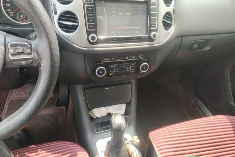 Used Volkswagen Tiguan 2012 1.8TSI Automatic All-Wheel Drive Elite Edition Audio And AC Panel