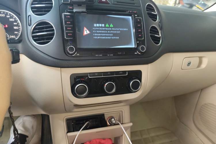 Used Volkswagen Tiguan 2012 1.8TSI Manual Two-Wheel Drive Urban Edition Audio And AC Panel