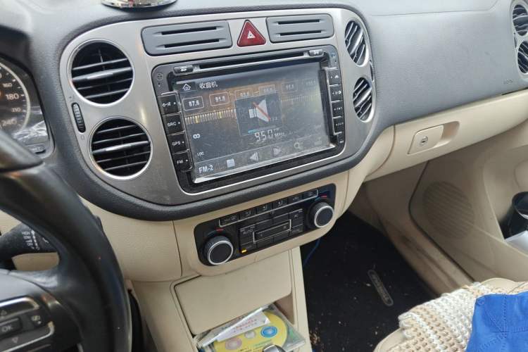 Used Volkswagen Tiguan 2012 1.8TSI Automatic All-Wheel Drive Fashion Edition Audio And AC Panel