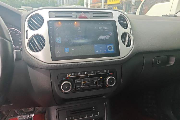Used Volkswagen Tiguan 2012 2.0 TSI Automatic All-Wheel Drive Elite Edition Audio And AC Panel