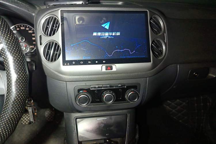 Used Volkswagen Tiguan 2012 1.8TSI Manual Two-Wheel Drive Urban Edition Audio And AC Panel