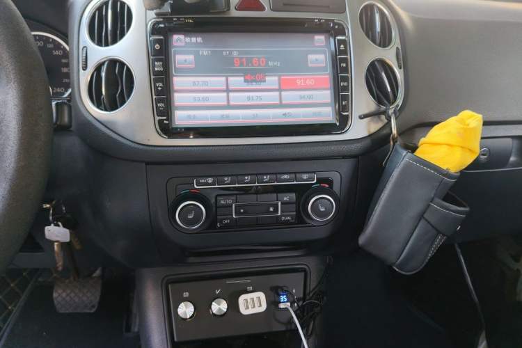 Used Volkswagen Tiguan 2012 1.8TSI Automatic All-Wheel Drive Elite Edition Audio And AC Panel