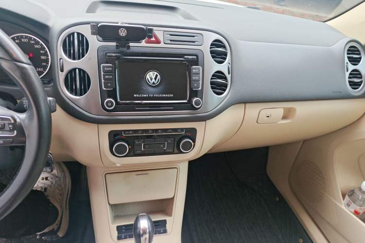 Used Volkswagen Tiguan 2012 1.8TSI Automatic Two-Wheel Drive Trend Edition Audio And AC Panel
