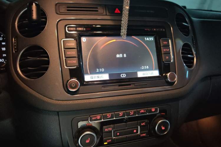 Used Volkswagen Tiguan 2012 2.0 TSI Comfort Edition Audio And AC Panel