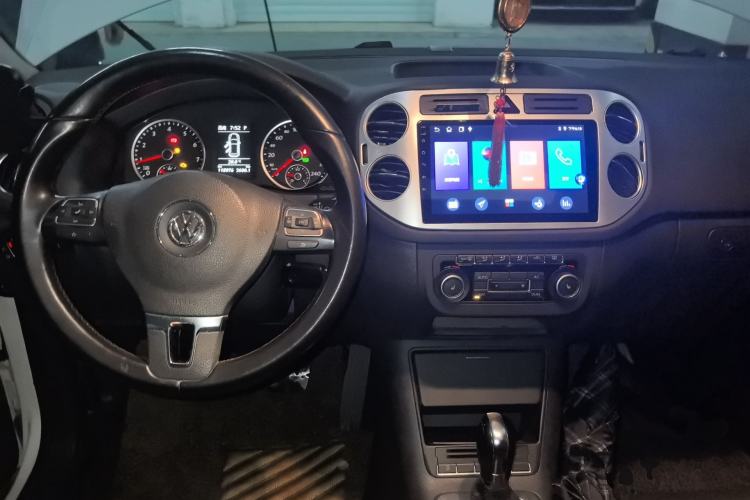 Used Volkswagen Tiguan 2012 1.8TSI Automatic Two-Wheel Drive Zhaoshi Edition Center Console