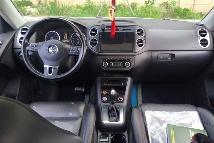 Used Volkswagen Tiguan 2012 2.0 TSI Automatic All-Wheel Drive Elite Edition Center Console