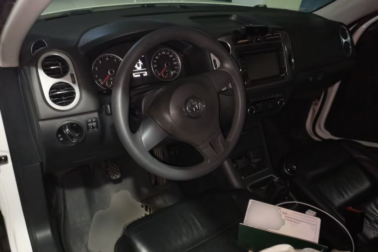 Used Volkswagen Tiguan 2012 1.8TSI Manual Two-Wheel Drive Enjoyment Edition Center Console