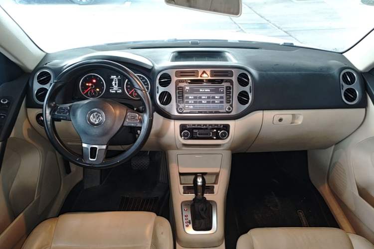 Used Volkswagen Tiguan 2012 1.8TSI Automatic All-Wheel Drive Elite Edition Center Console