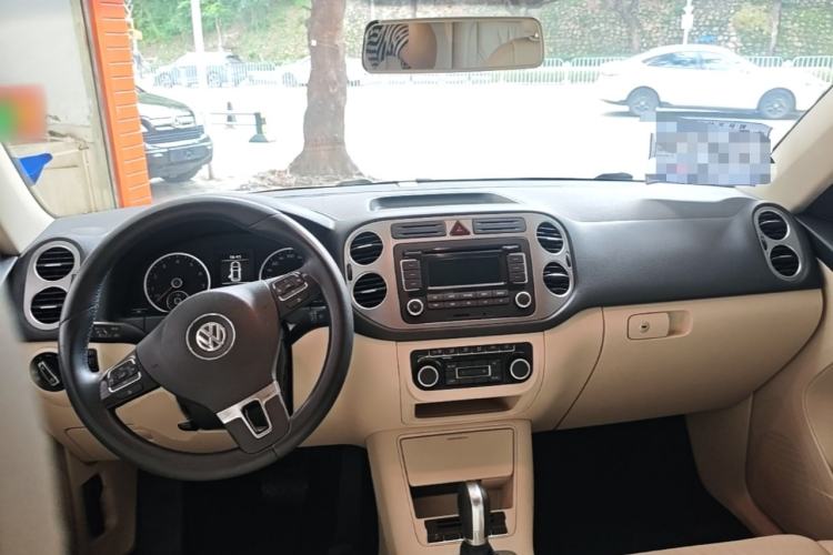 Used Volkswagen Tiguan 2012 1.8TSI Automatic All-Wheel Drive Fashion Edition Center Console