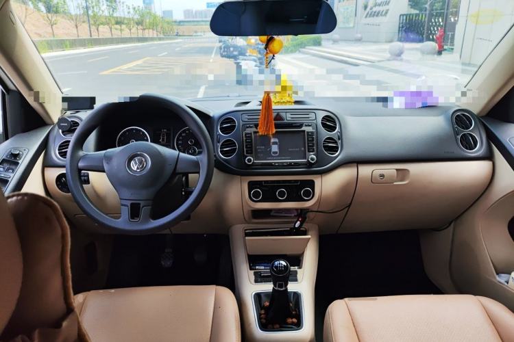 Used Volkswagen Tiguan 2012 1.8TSI Manual Two-Wheel Drive Enjoyment Edition Center Console