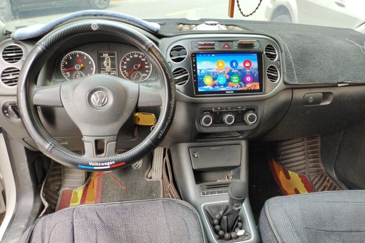 Used Volkswagen Tiguan 2012 1.8TSI Manual Two-Wheel Drive Urban Edition Center Console
