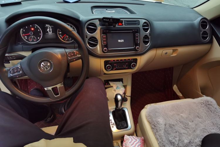 Used Volkswagen Tiguan 2012 2.0 TSI Automatic All-Wheel Drive Flagship Edition Center Console