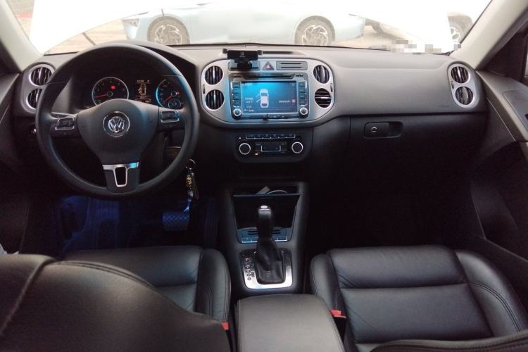 Used Volkswagen Tiguan 2012 1.8TSI Automatic All-Wheel Drive Fashion Edition Center Console