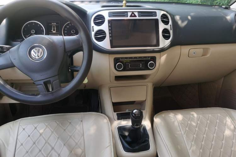 Used Volkswagen Tiguan 2012 1.8TSI Manual Two-Wheel Drive Enjoyment Edition Center Console