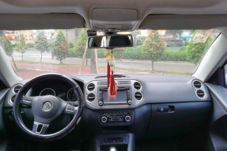 Used Volkswagen Tiguan 2012 2.0 TSI Automatic All-Wheel Drive Flagship Edition Center Console