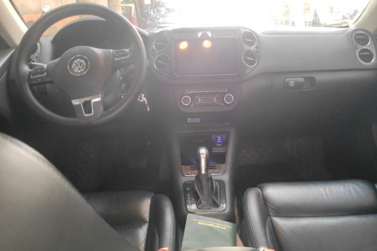 Used Volkswagen Tiguan 2012 1.8TSI Automatic Two-Wheel Drive Trend Edition Center Console